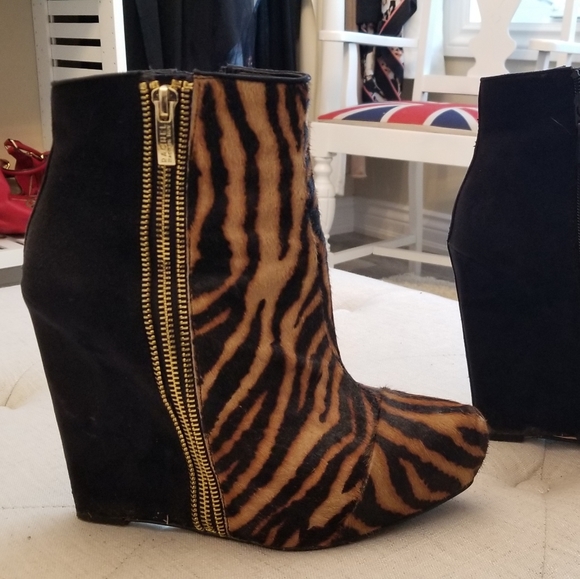 Shoes - Picture 2 of 2